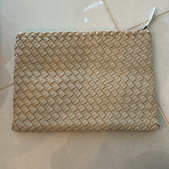 Naghedi new with tags medium St. Barths tote in Ecru - Picture 4 of 10